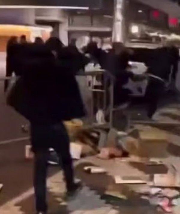 邮报：维拉和费耶诺德球迷赛前讲和，五名鹿特丹当地东说念主被捕